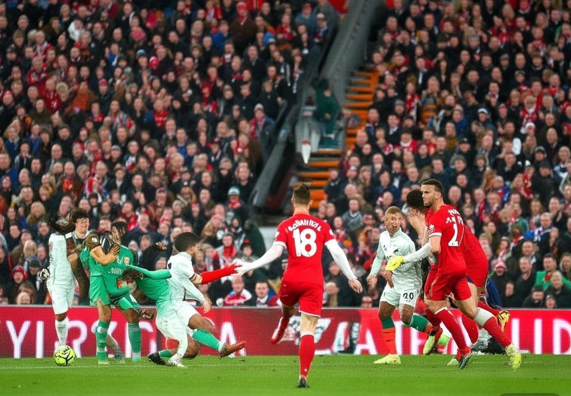 2019利物浦对阿仙奴英超巅峰对决回顾：战术对决与球星高光瞬间(图1)