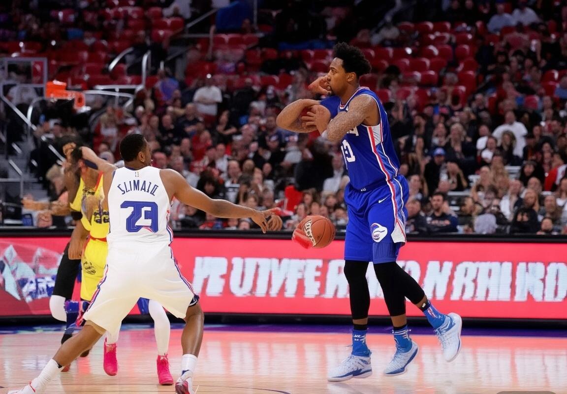 76人快船巅峰对决：恩比德伦纳德内线外线强强碰撞(图1)